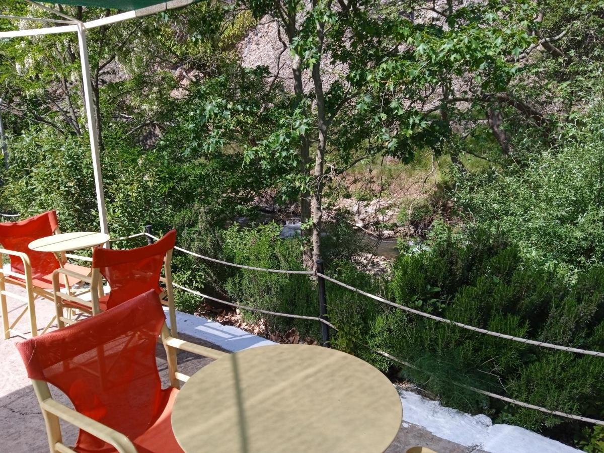 Guesthouse Eleftherios كالافريتا المظهر الخارجي الصورة