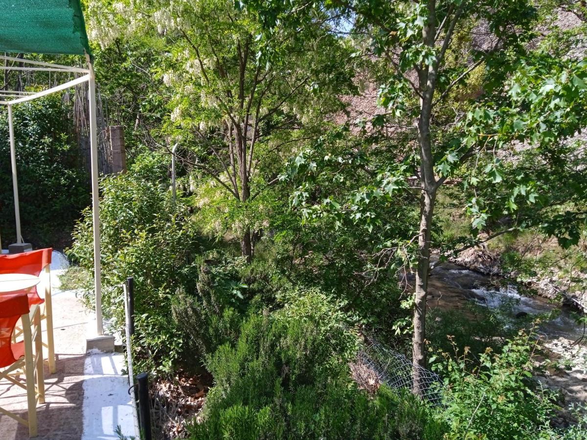 Guesthouse Eleftherios كالافريتا المظهر الخارجي الصورة