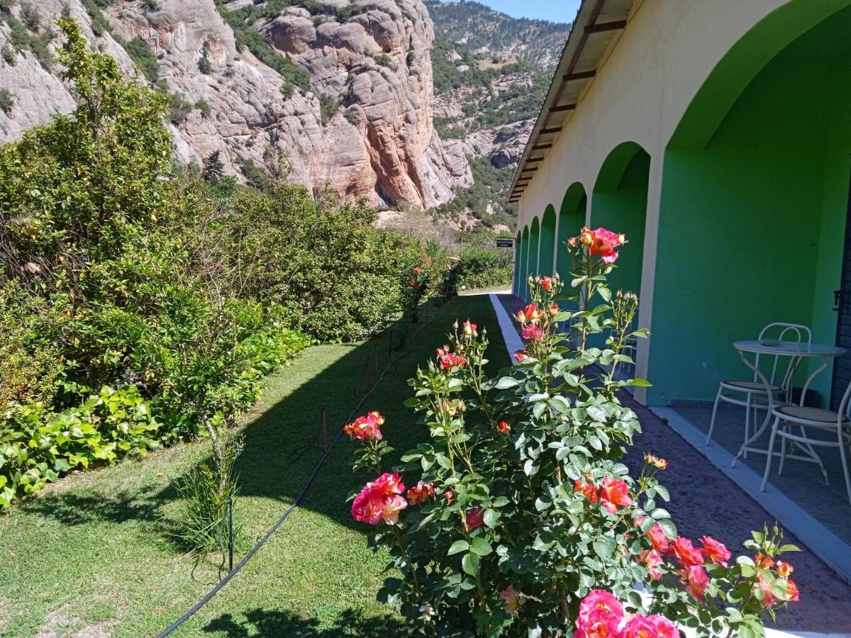 Guesthouse Eleftherios كالافريتا المظهر الخارجي الصورة