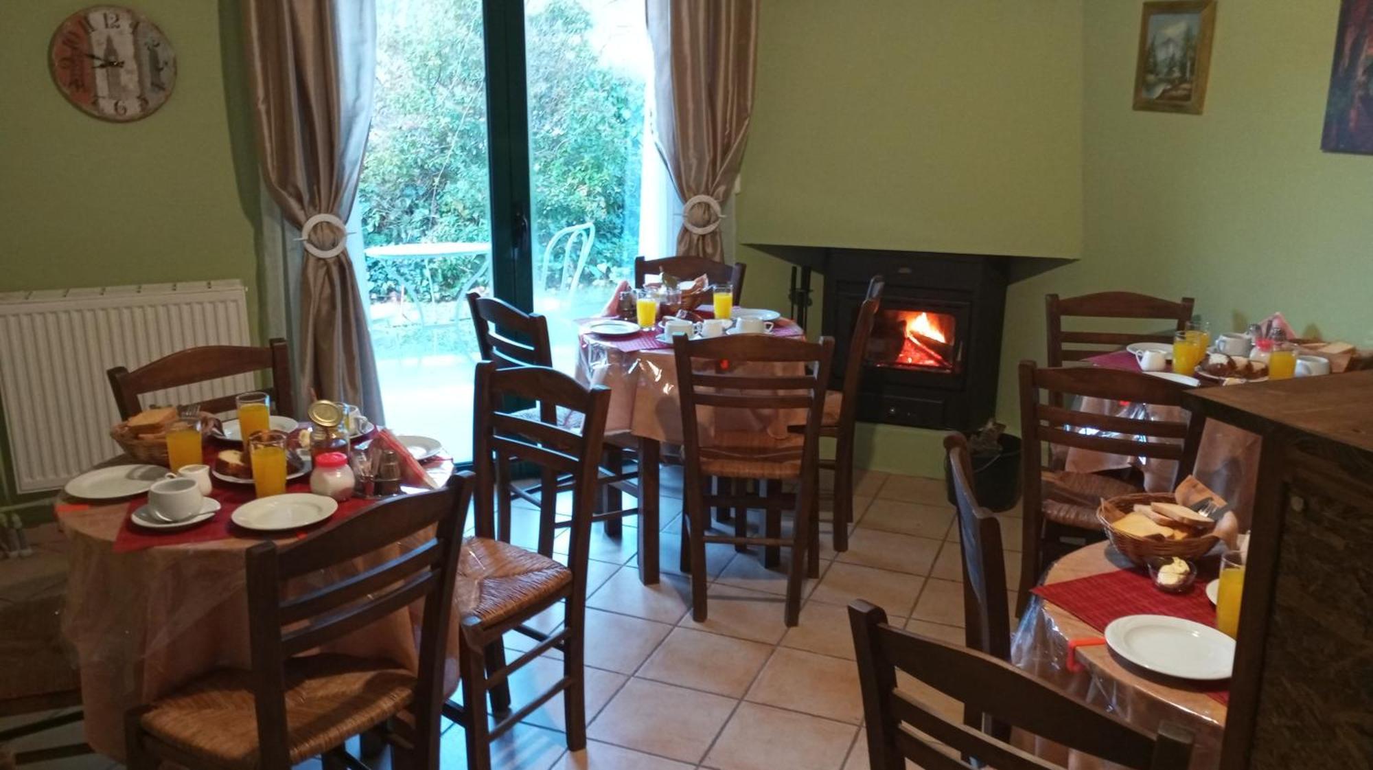 Guesthouse Eleftherios كالافريتا المظهر الخارجي الصورة