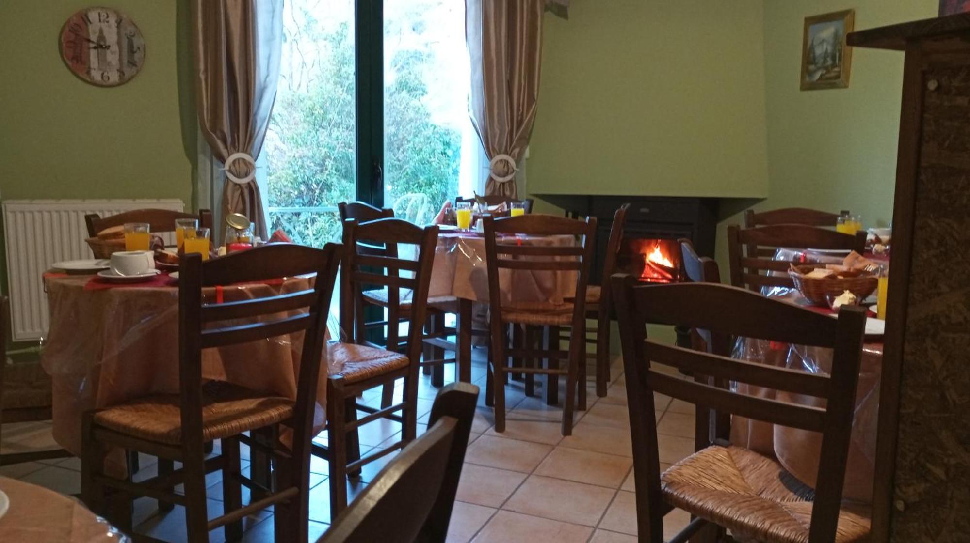 Guesthouse Eleftherios كالافريتا المظهر الخارجي الصورة