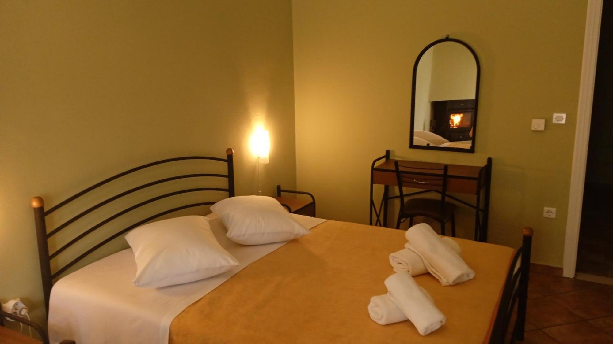 Guesthouse Eleftherios كالافريتا المظهر الخارجي الصورة