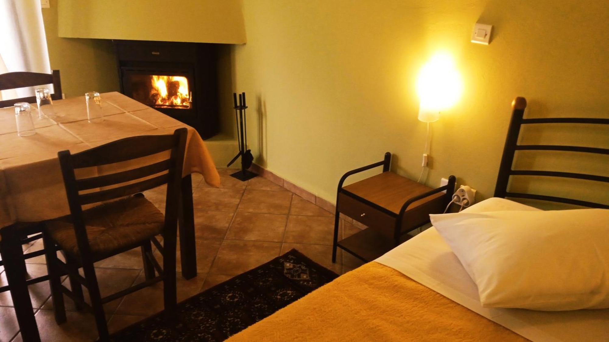 Guesthouse Eleftherios كالافريتا المظهر الخارجي الصورة
