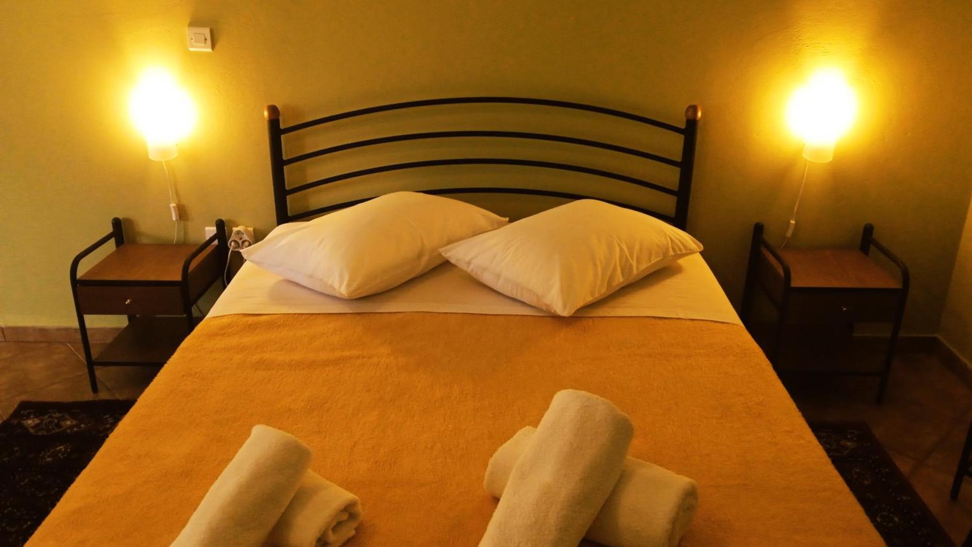 Guesthouse Eleftherios كالافريتا المظهر الخارجي الصورة