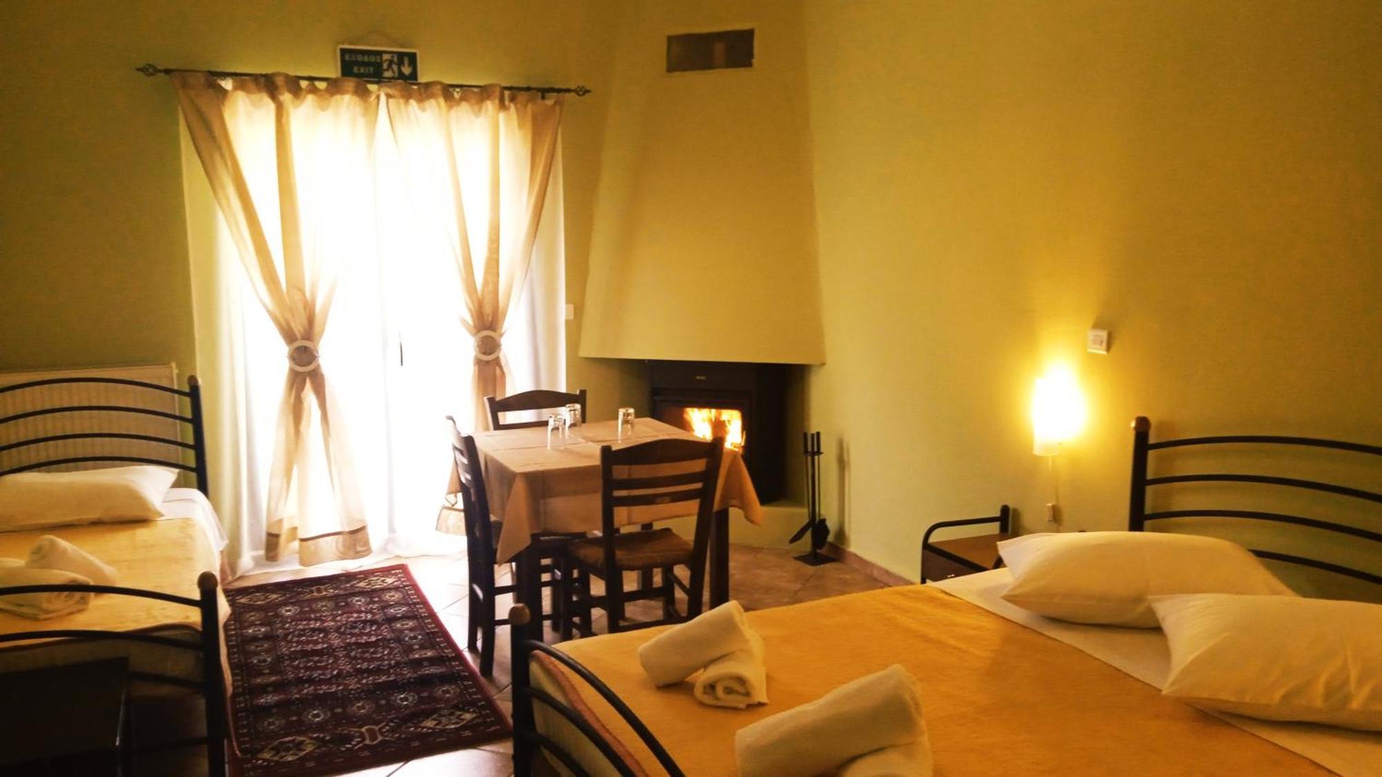 Guesthouse Eleftherios كالافريتا المظهر الخارجي الصورة