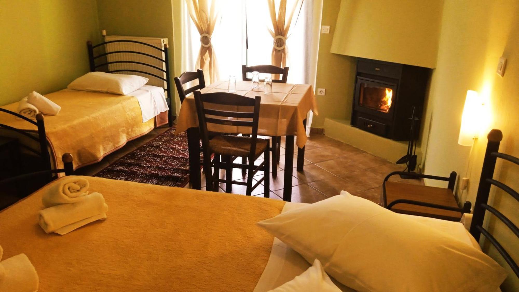 Guesthouse Eleftherios كالافريتا المظهر الخارجي الصورة