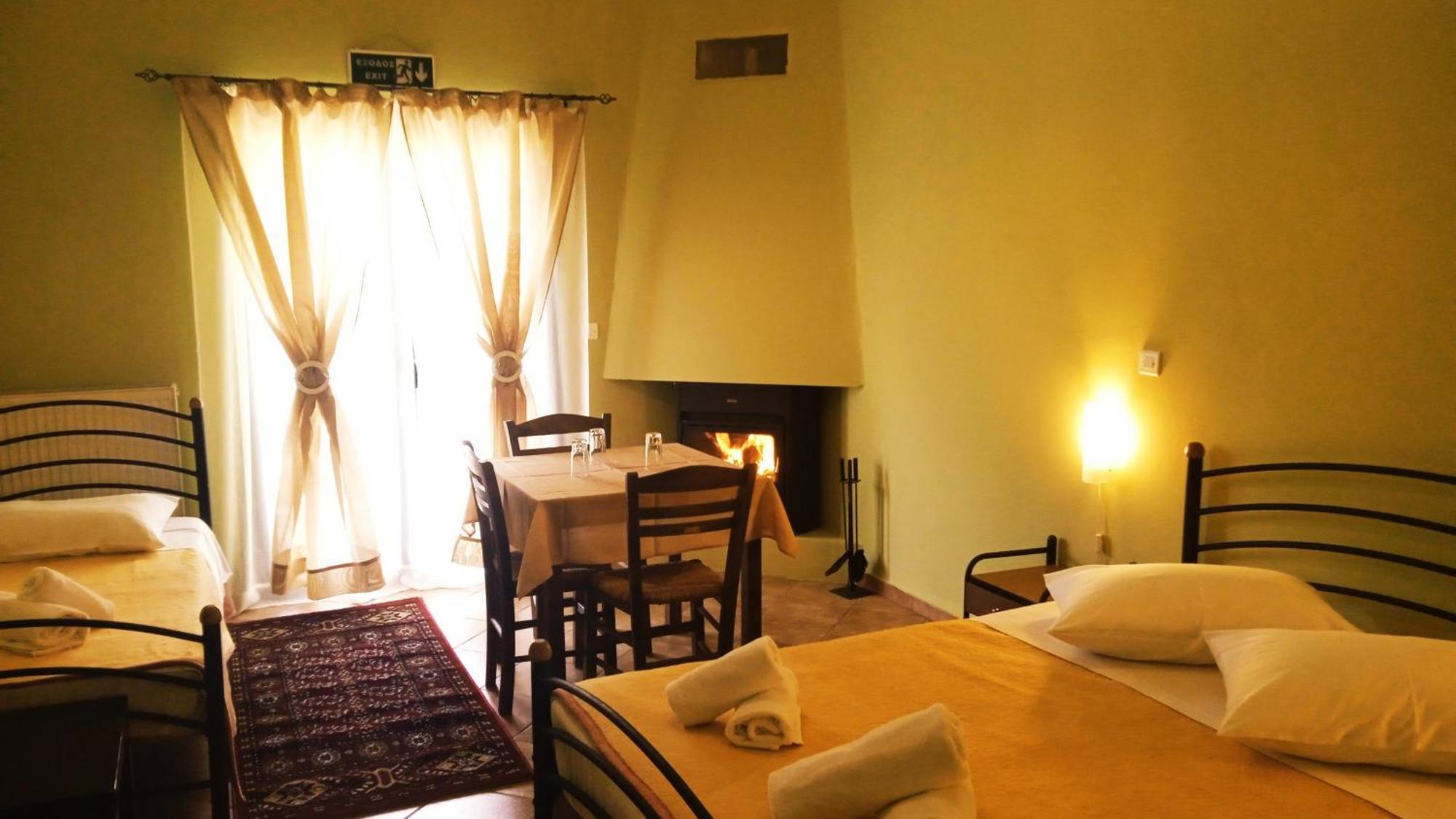 Guesthouse Eleftherios كالافريتا المظهر الخارجي الصورة
