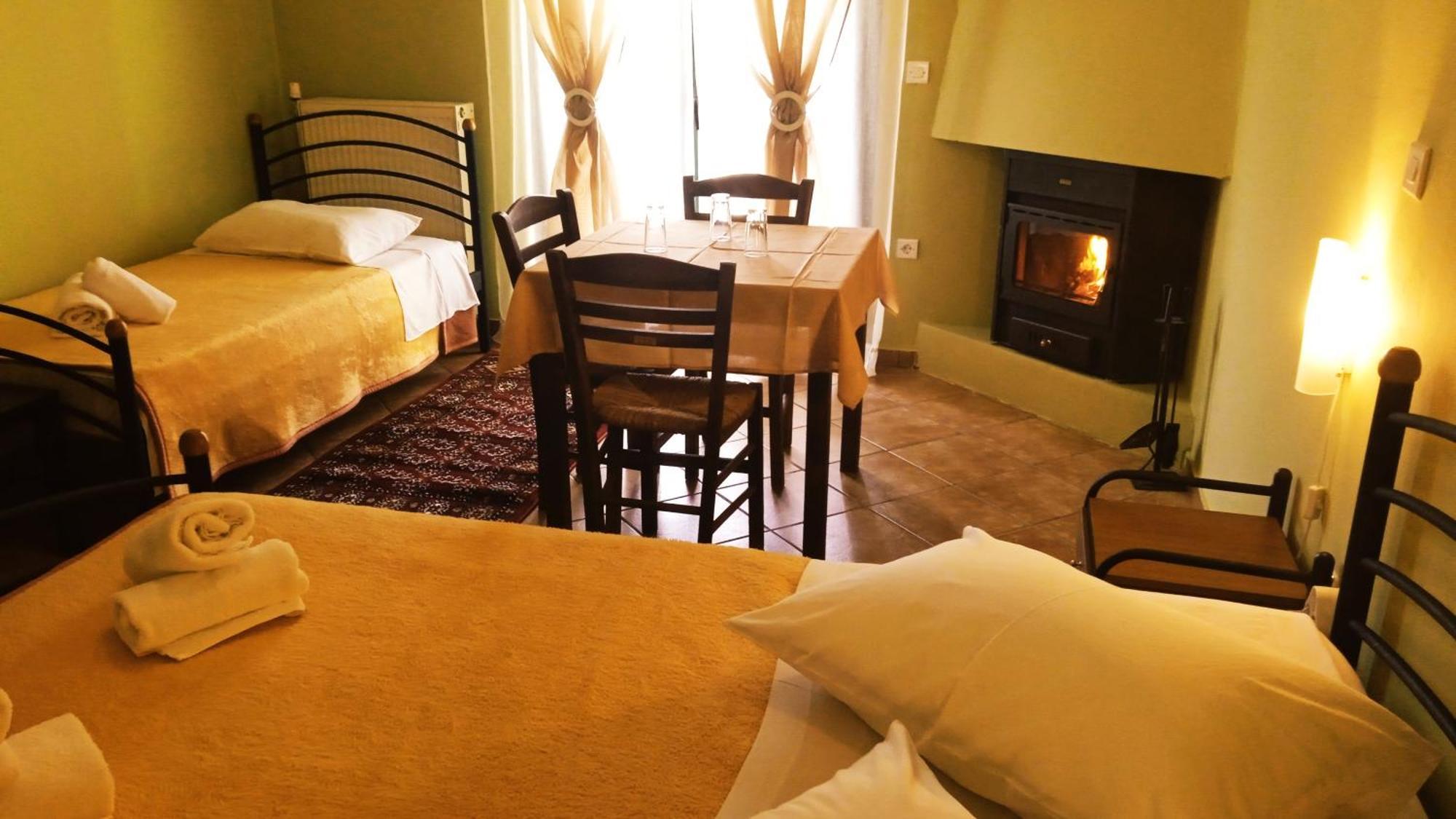 Guesthouse Eleftherios كالافريتا المظهر الخارجي الصورة