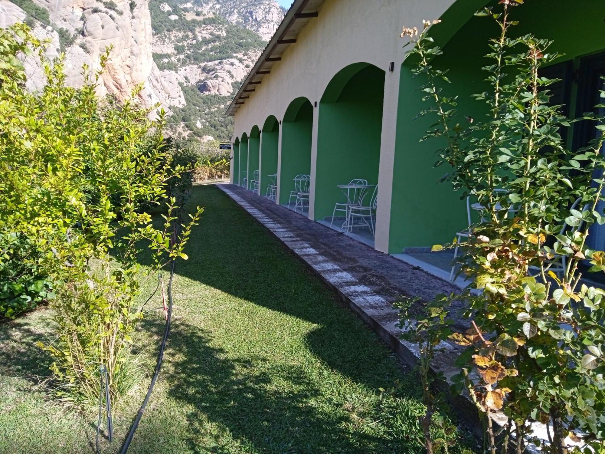 Guesthouse Eleftherios كالافريتا المظهر الخارجي الصورة