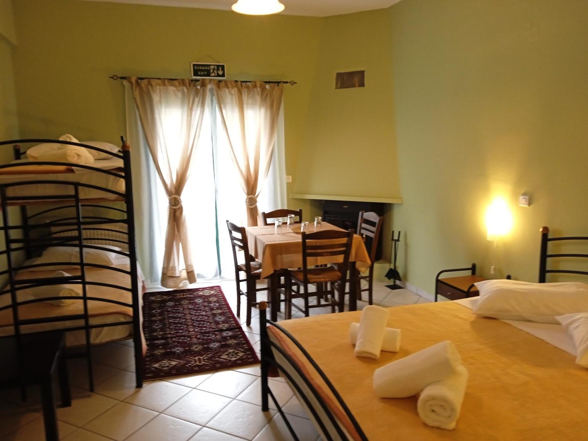 Guesthouse Eleftherios كالافريتا المظهر الخارجي الصورة