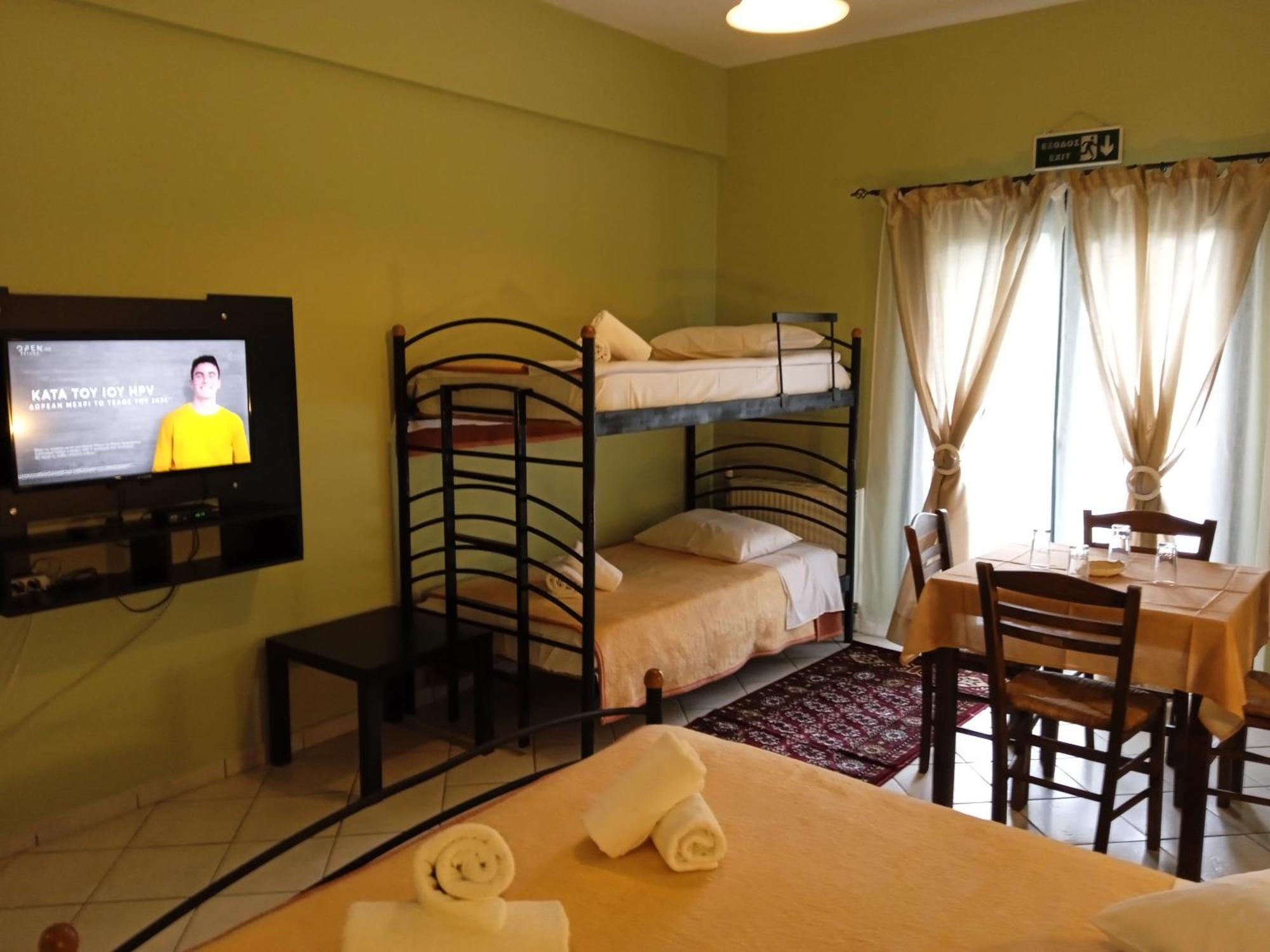 Guesthouse Eleftherios كالافريتا المظهر الخارجي الصورة