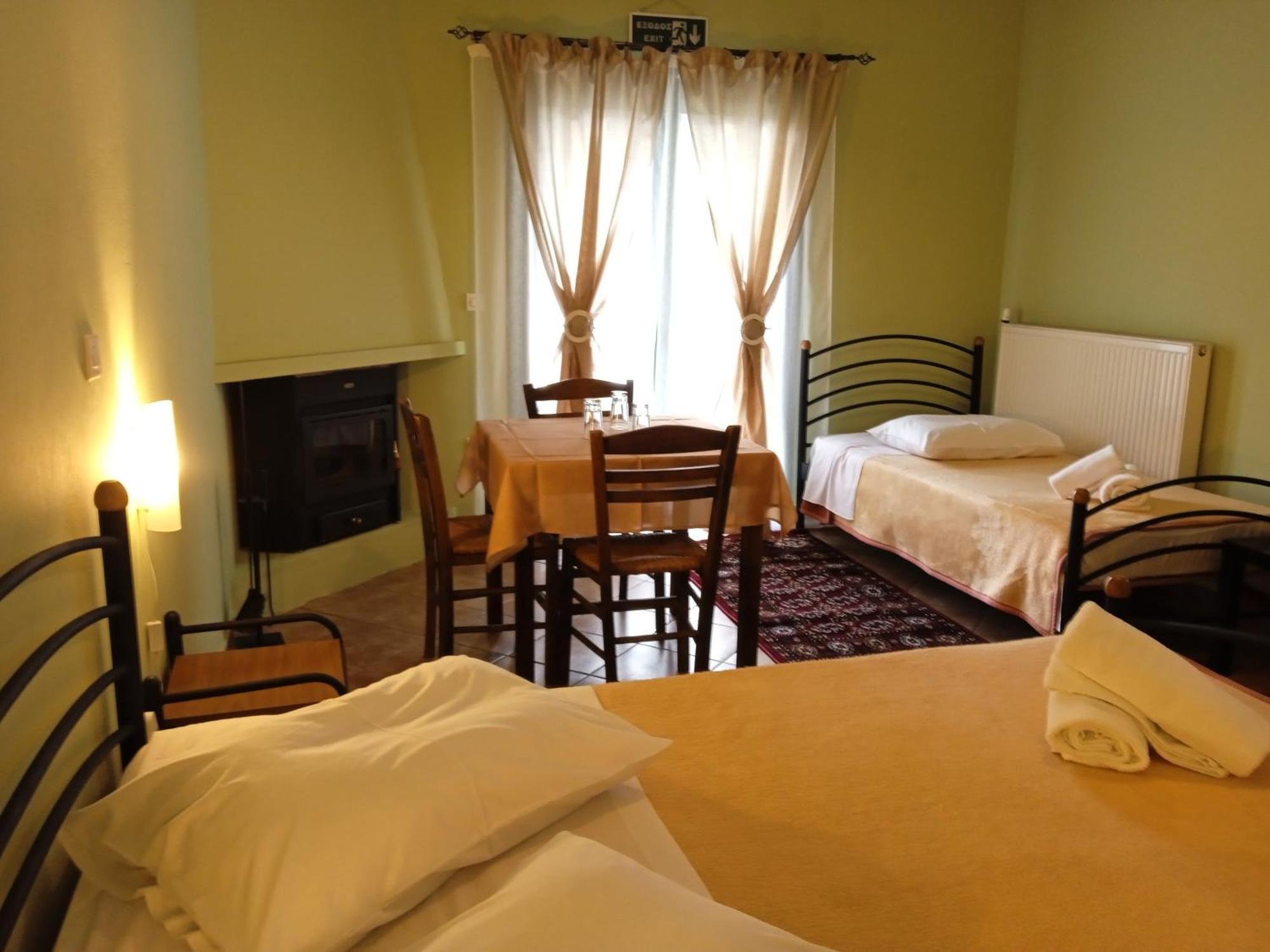 Guesthouse Eleftherios كالافريتا المظهر الخارجي الصورة