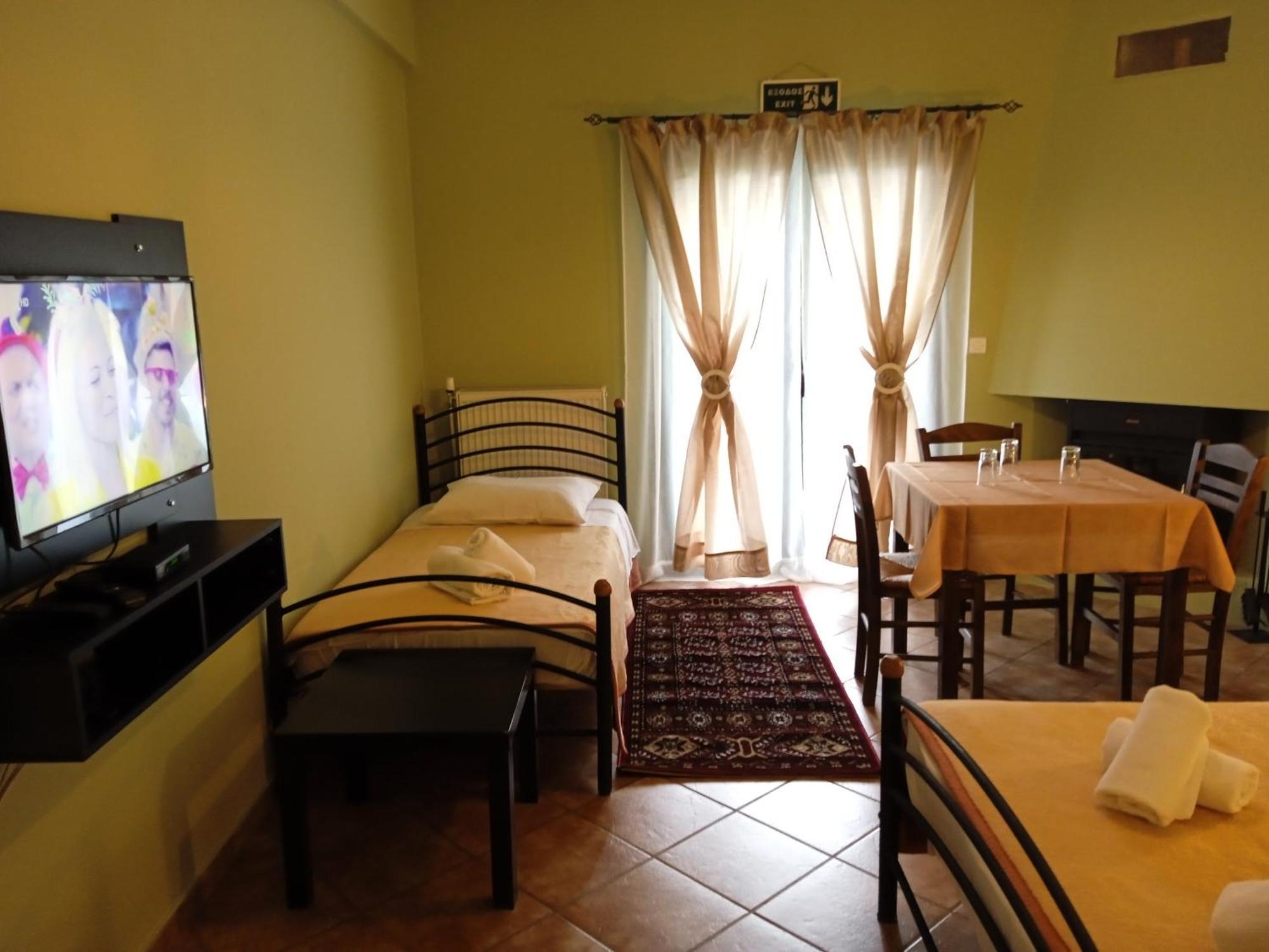 Guesthouse Eleftherios كالافريتا المظهر الخارجي الصورة