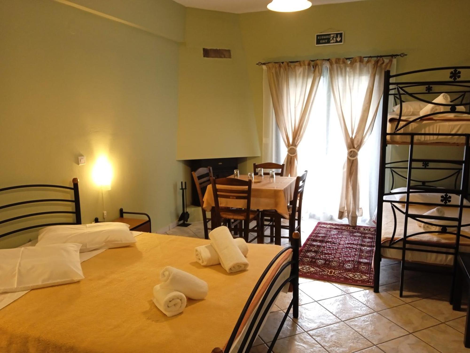 Guesthouse Eleftherios كالافريتا المظهر الخارجي الصورة
