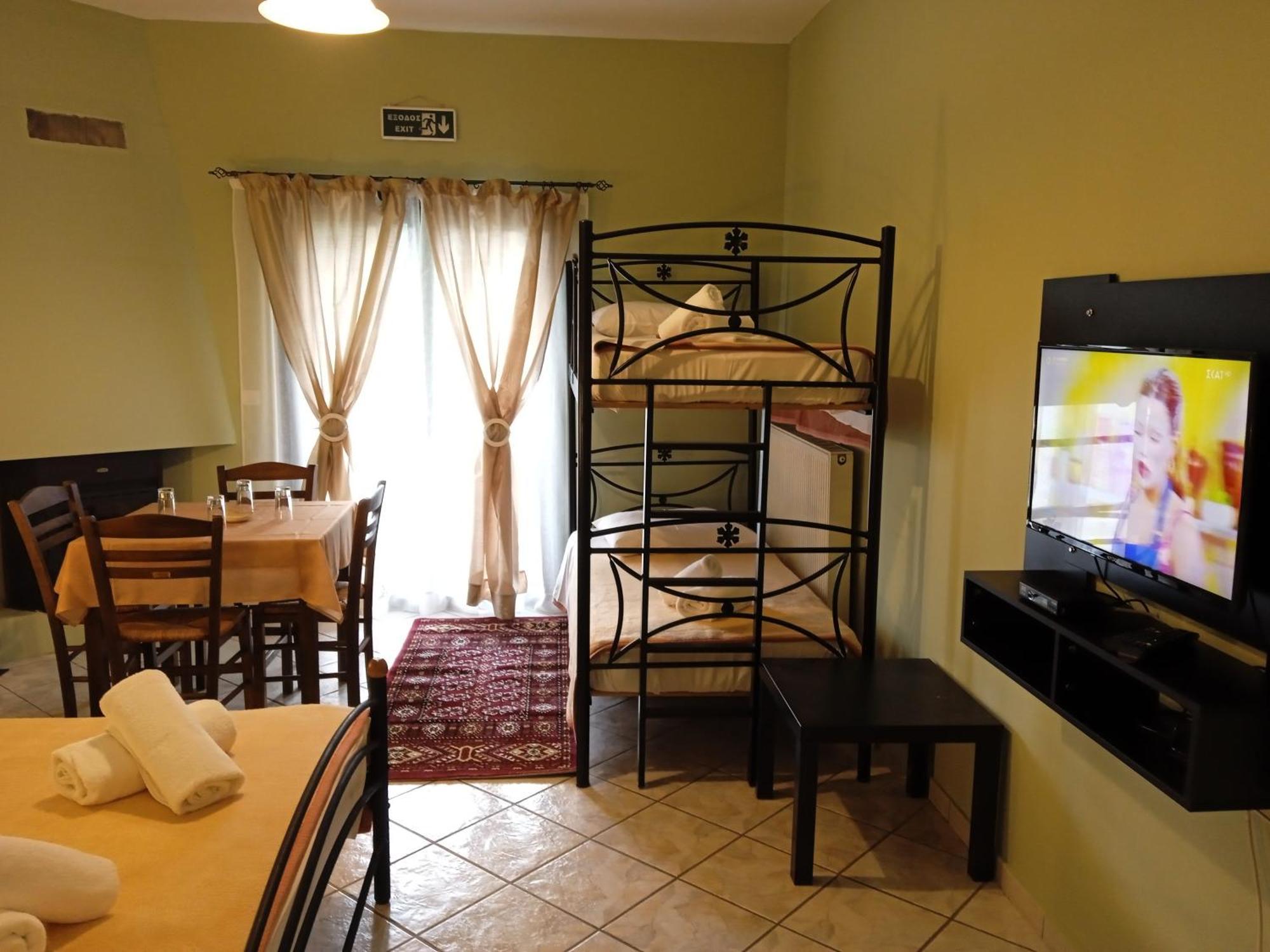 Guesthouse Eleftherios كالافريتا المظهر الخارجي الصورة