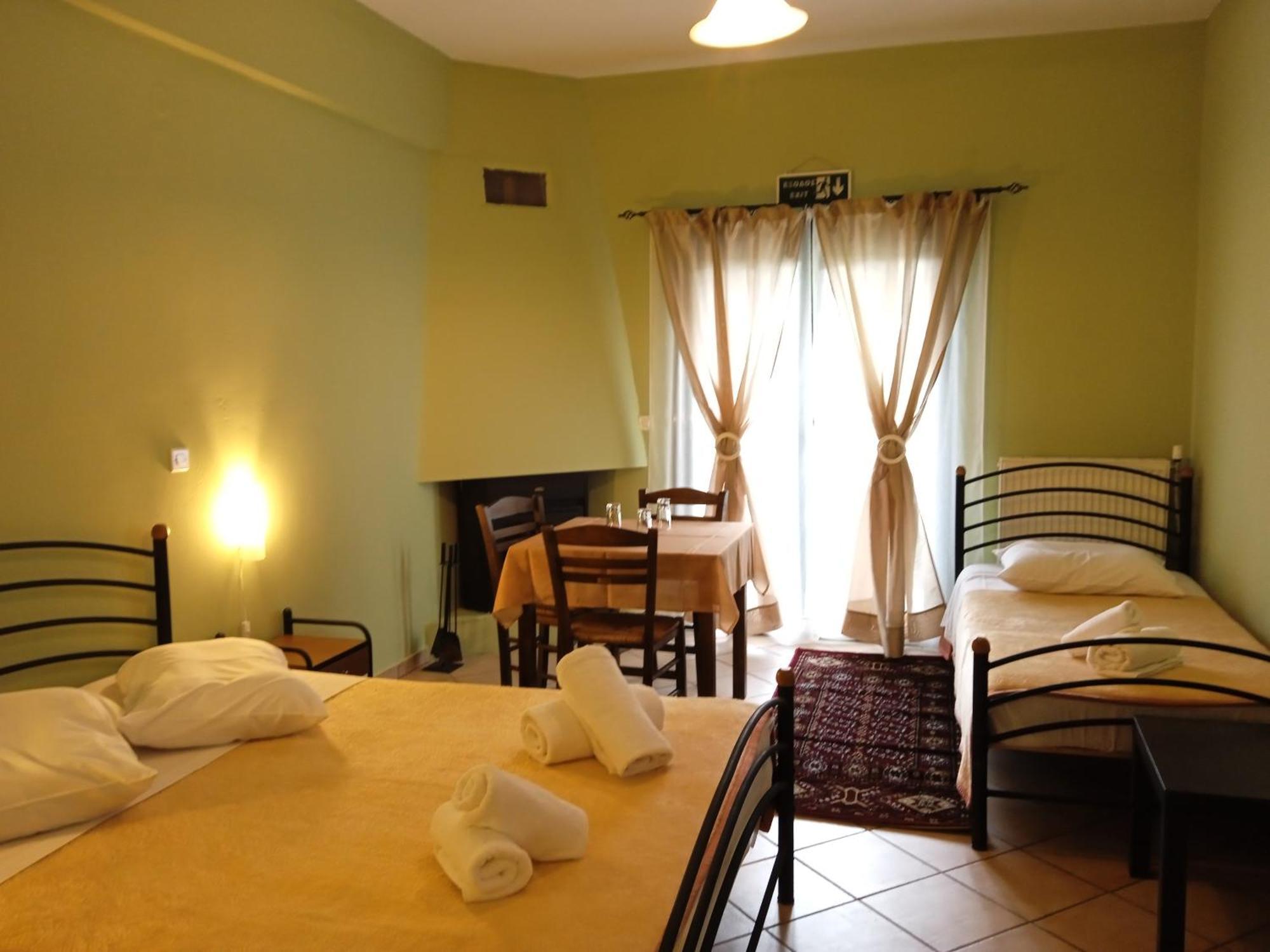 Guesthouse Eleftherios كالافريتا المظهر الخارجي الصورة