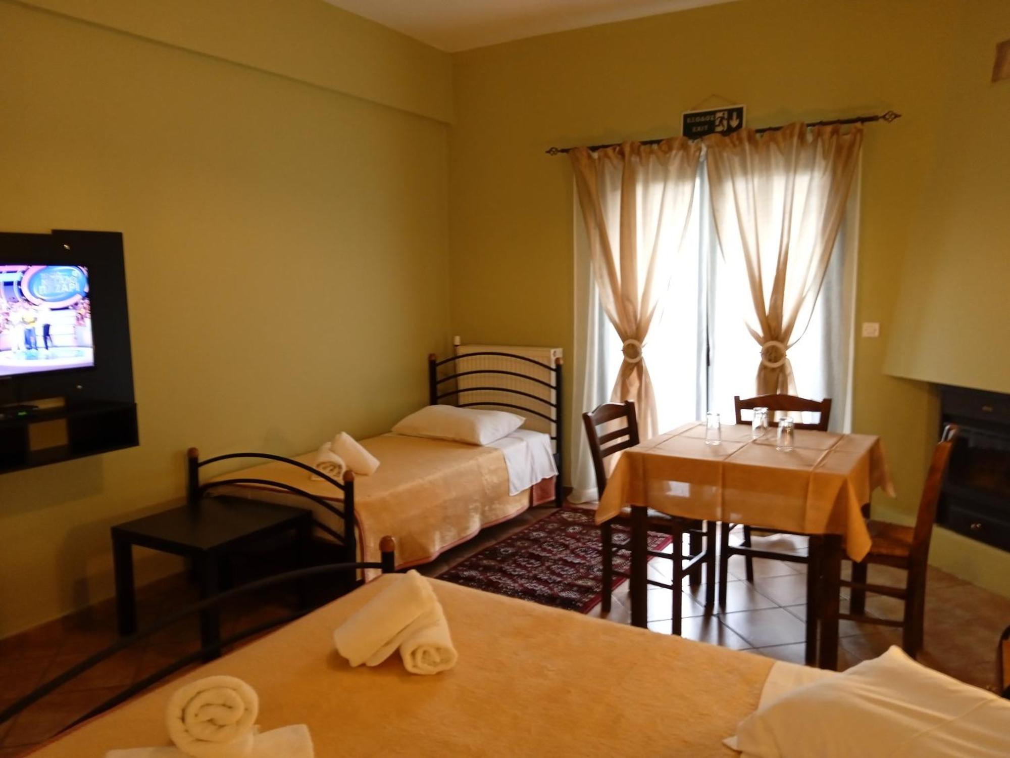 Guesthouse Eleftherios كالافريتا المظهر الخارجي الصورة