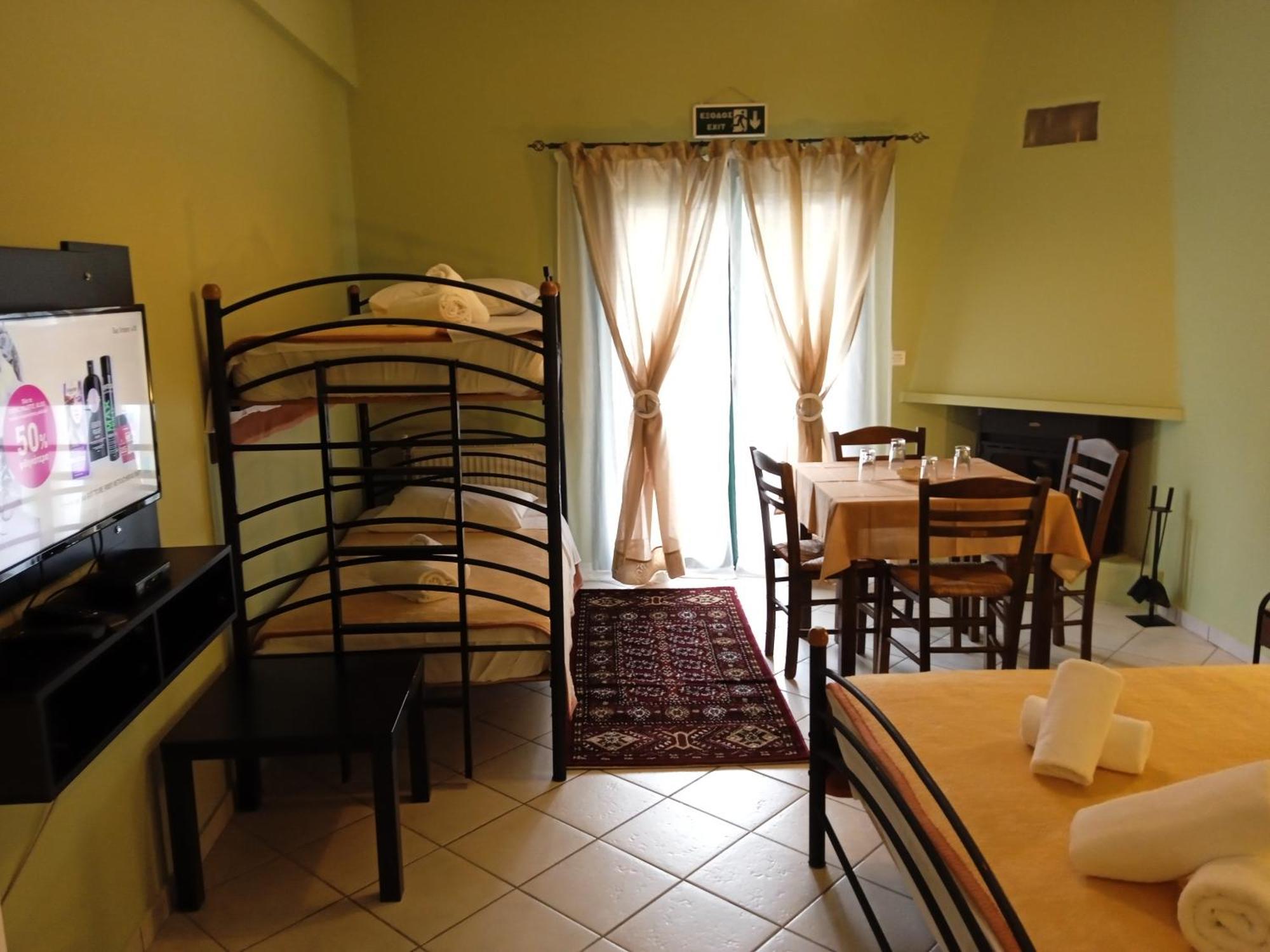 Guesthouse Eleftherios كالافريتا المظهر الخارجي الصورة