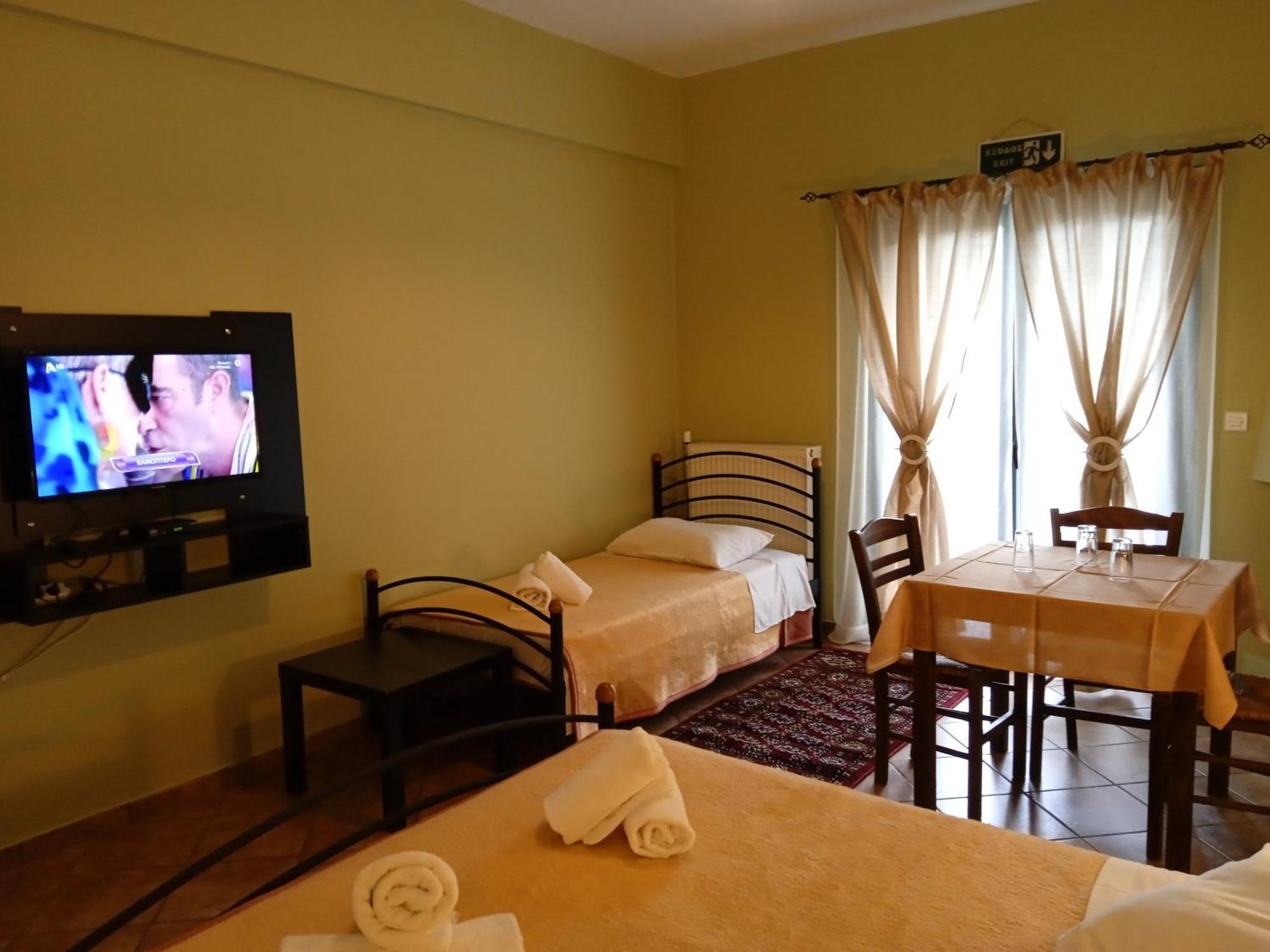 Guesthouse Eleftherios كالافريتا المظهر الخارجي الصورة