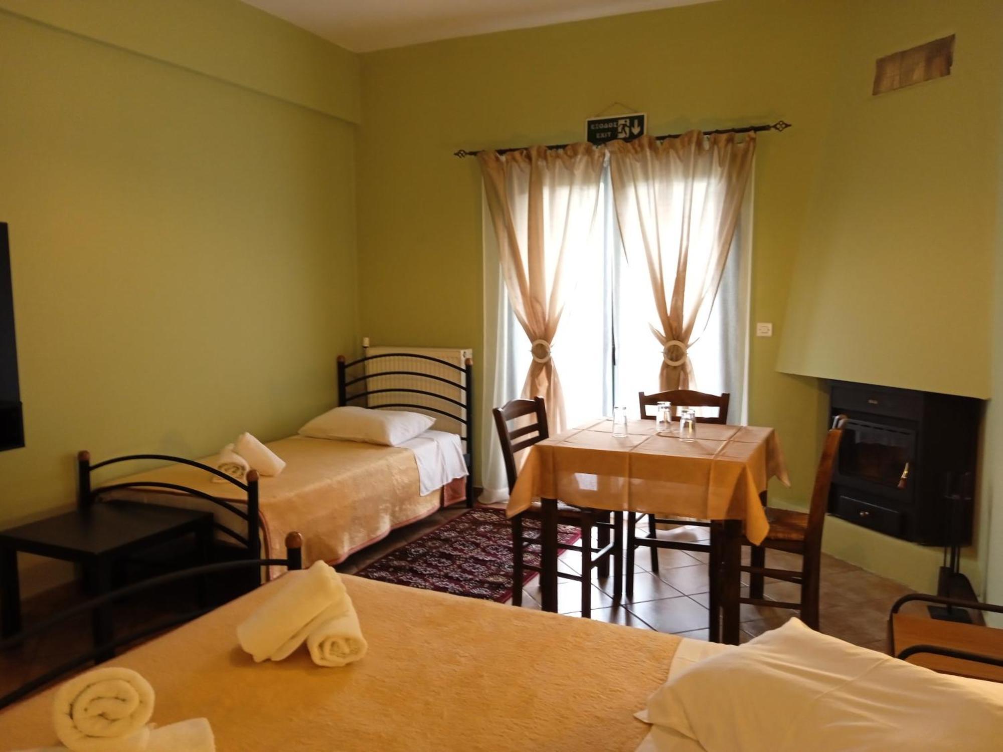 Guesthouse Eleftherios كالافريتا المظهر الخارجي الصورة
