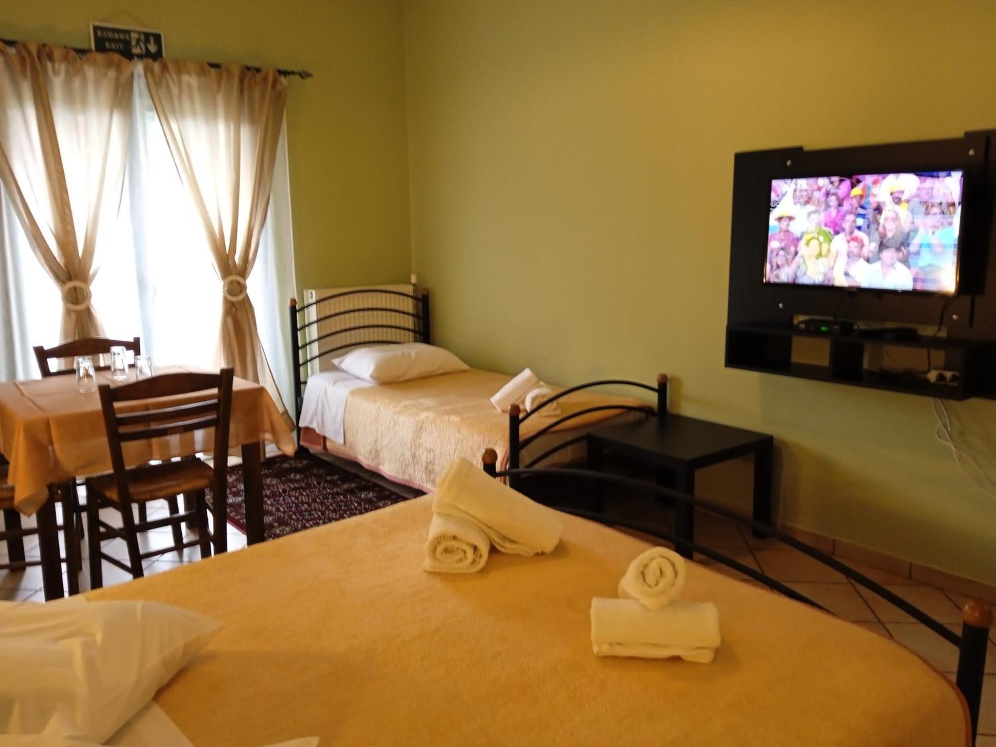 Guesthouse Eleftherios كالافريتا المظهر الخارجي الصورة