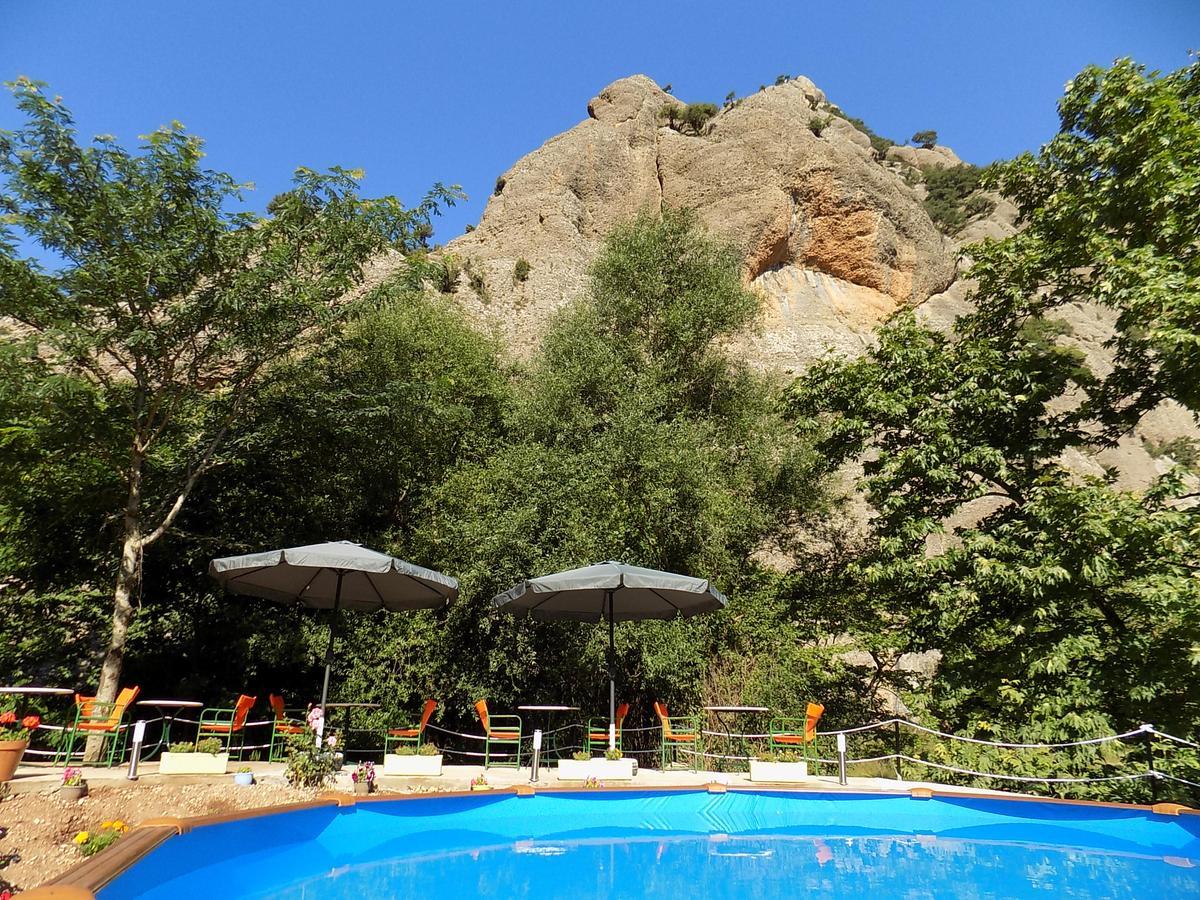 Guesthouse Eleftherios كالافريتا المظهر الخارجي الصورة
