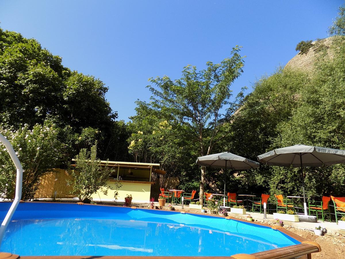 Guesthouse Eleftherios كالافريتا المظهر الخارجي الصورة